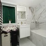 Willa Stone Garden Escape With Jacuzzi