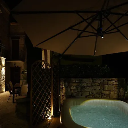 Βίλα Stone Garden Escape With Jacuzzi