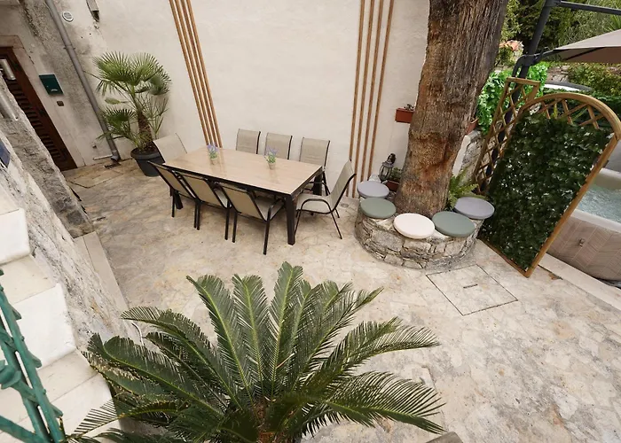 Stone Garden Escape With Jacuzzi * Split