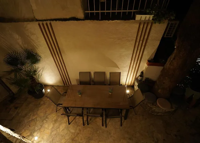 וילה Stone Garden Escape With Jacuzzi *