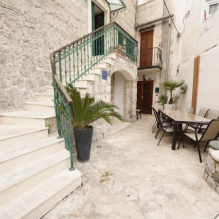 Stone Garden Escape With Jacuzzi * Split