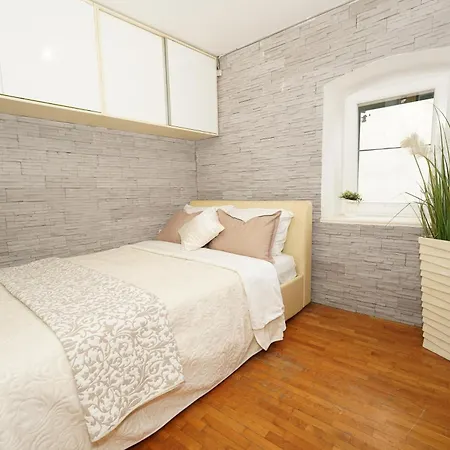 Villa Stone Garden Escape With Jacuzzi *